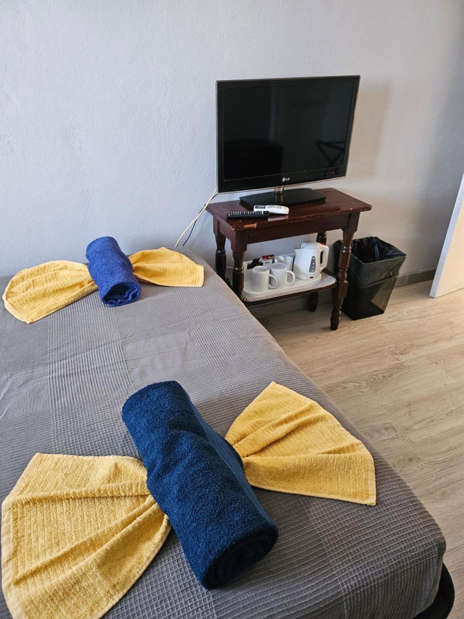 Guest House Casa Ramos On The Strip Albufeira Phòng bức ảnh